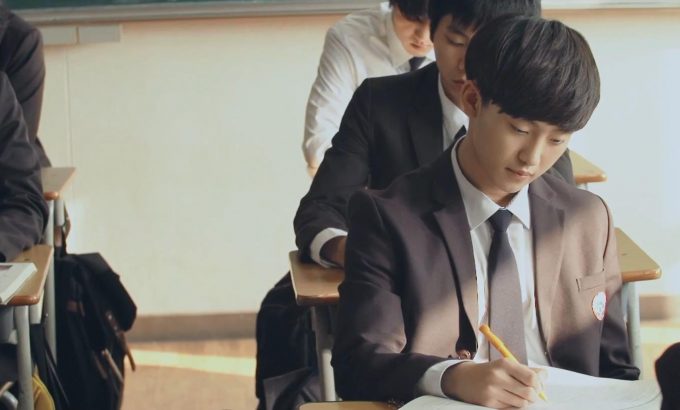 裸男孩