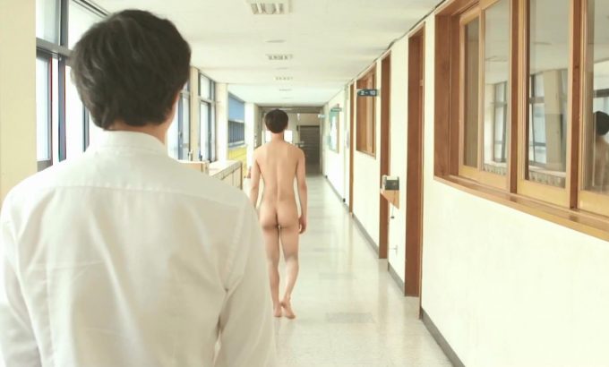 裸男孩