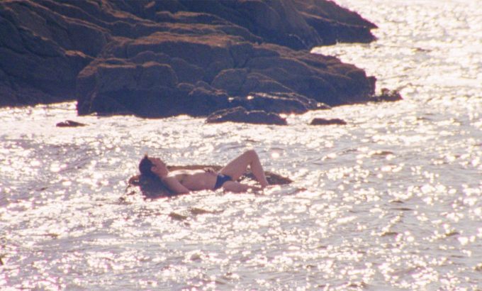 蓝色阴郁海